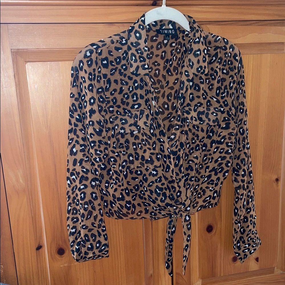 Leopard Print Tie-Front Blouse ๐๐ค - Picture 3 of 16